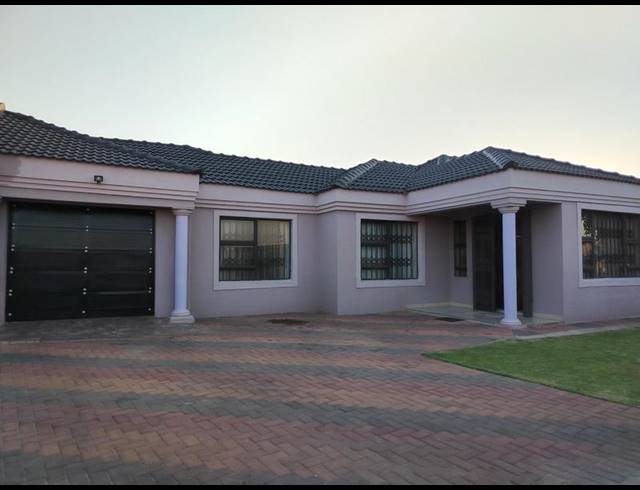 3 BEDROOM HOUSE FOR SALE IN MAHLASEDI PARK